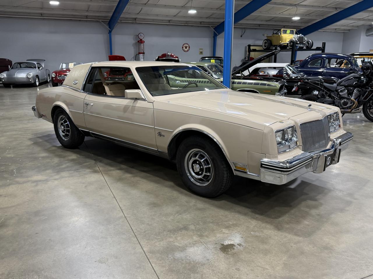 Buick Riviera  1985