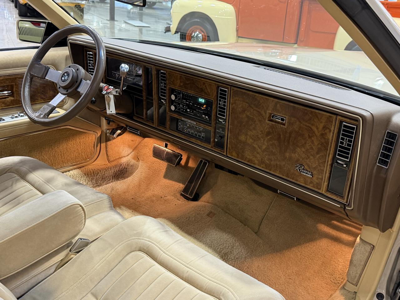 Buick Riviera  1985