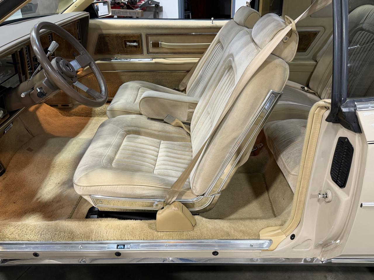 Buick Riviera  1985