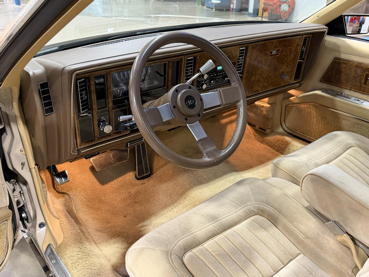Buick Riviera  1985