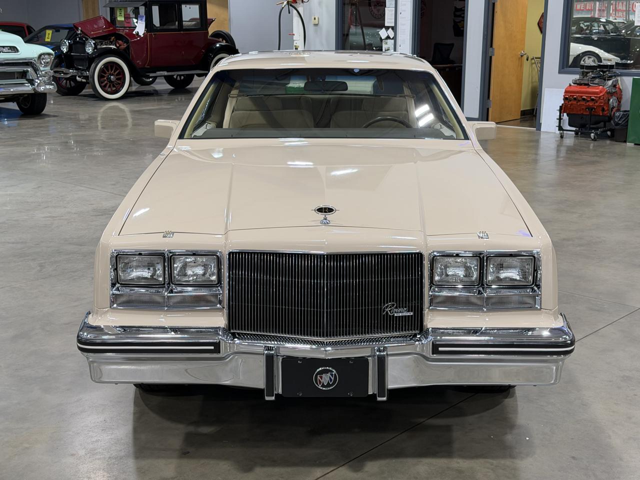 Buick Riviera  1985