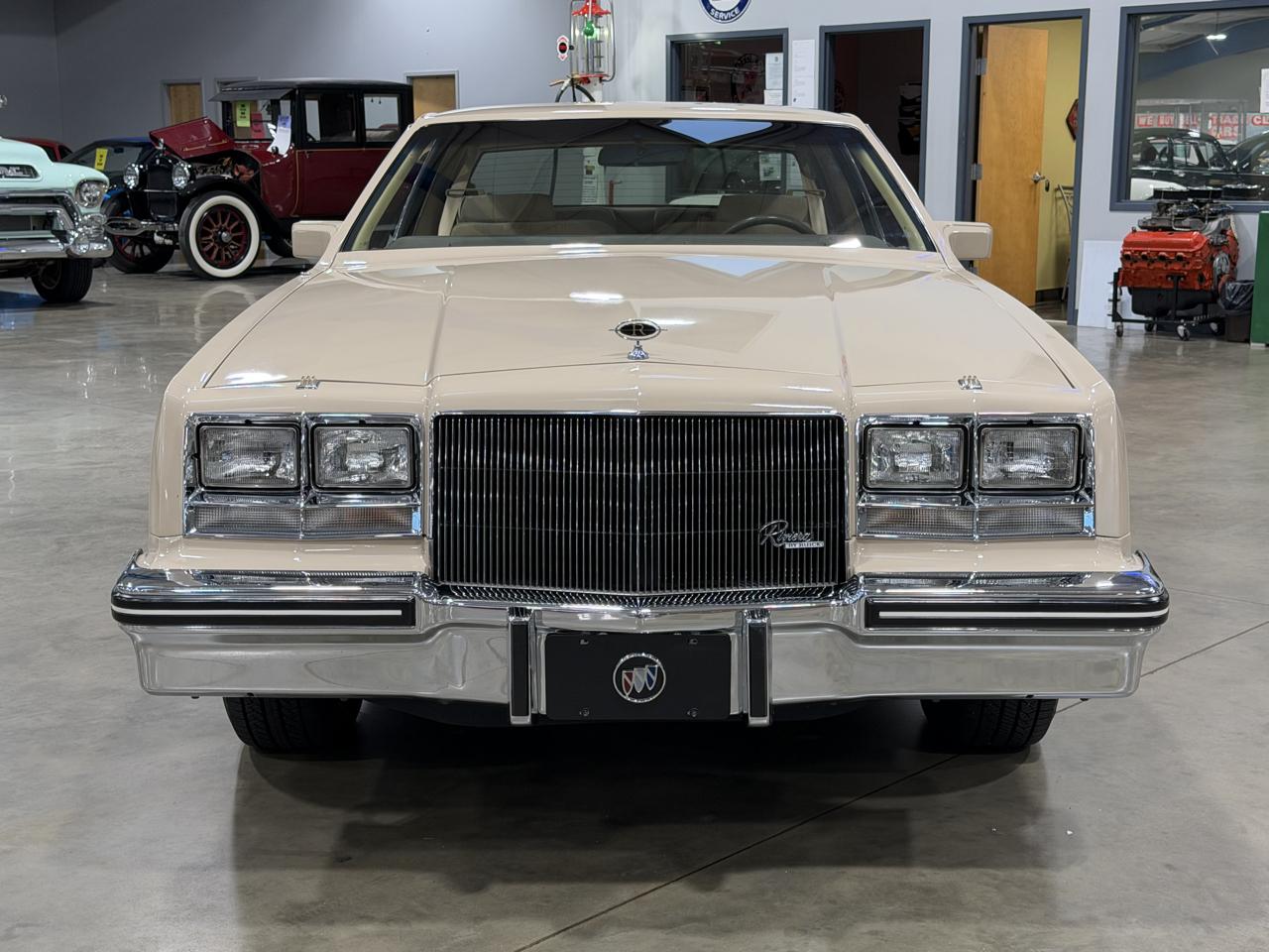 Buick Riviera  1985