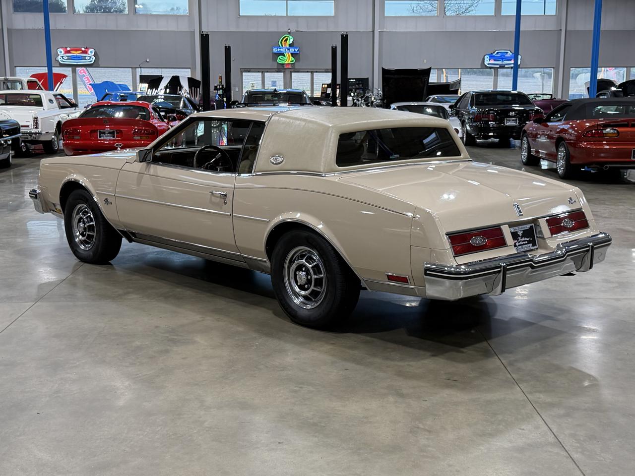 Buick Riviera  1985