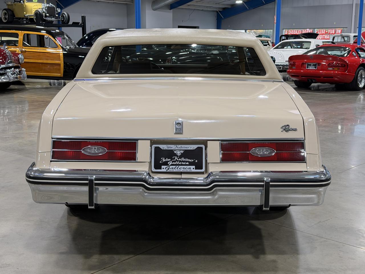 Buick Riviera  1985