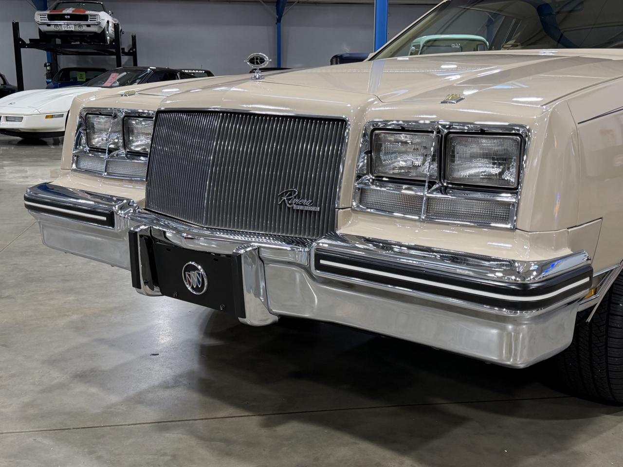 Buick Riviera  1985