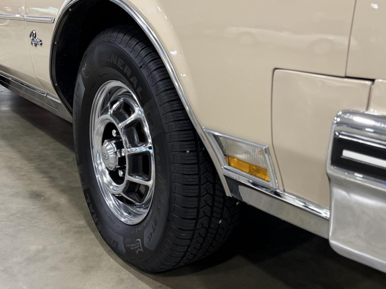 Buick Riviera  1985