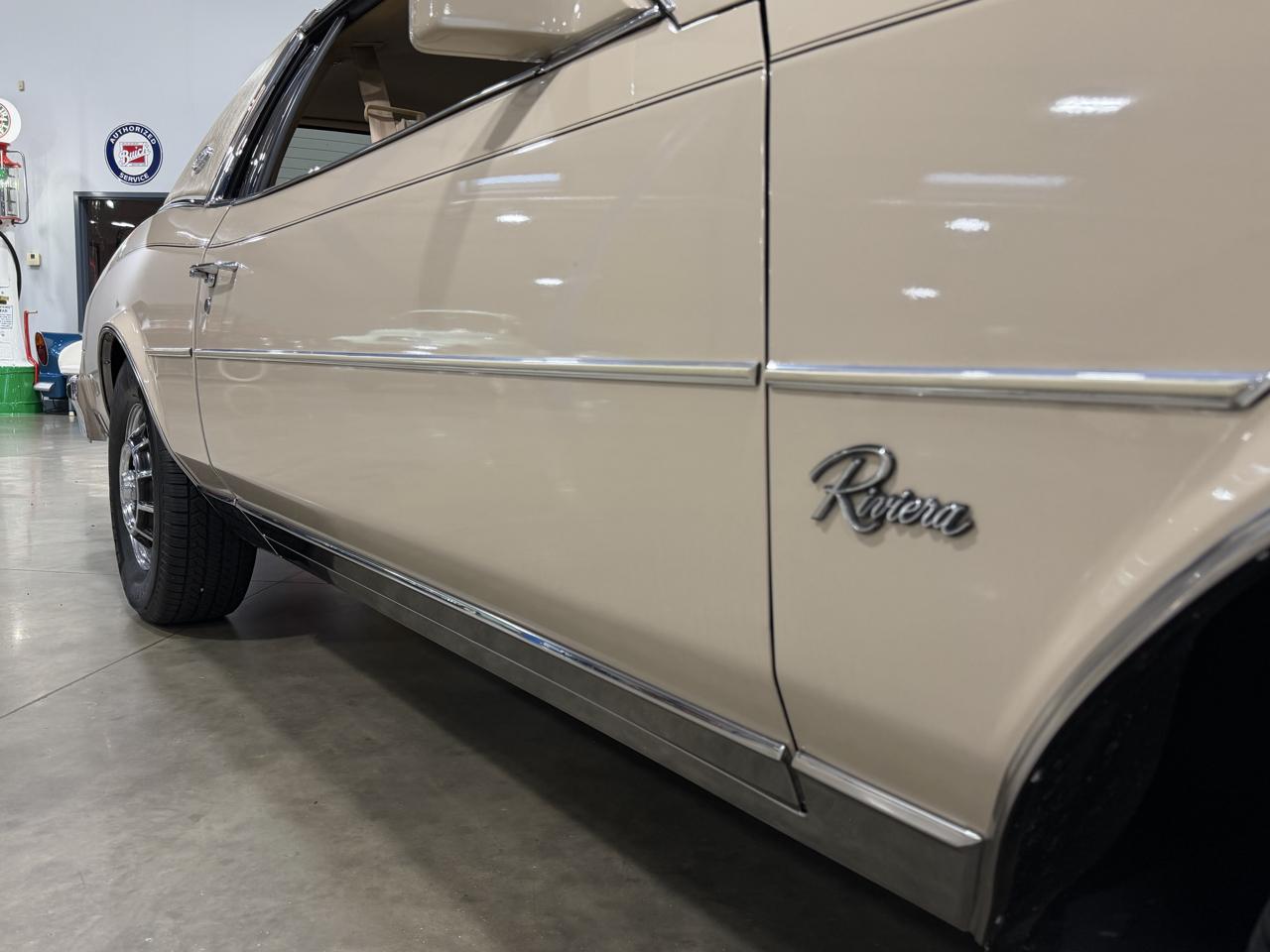 Buick Riviera  1985
