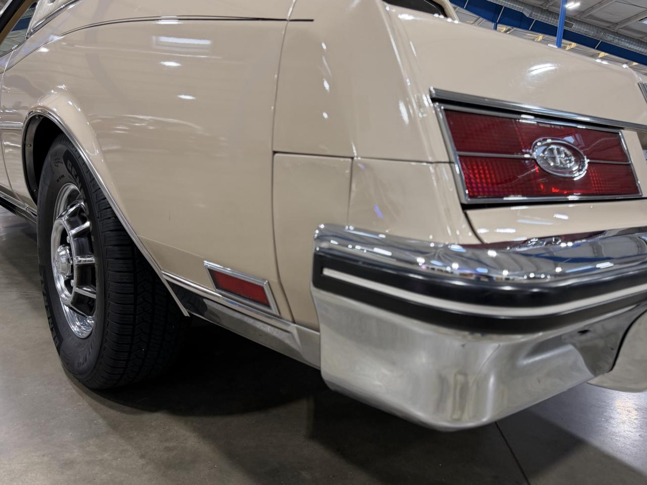Buick Riviera  1985