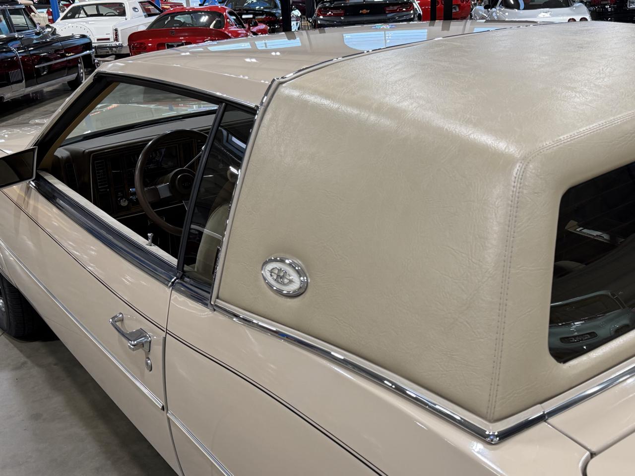 Buick Riviera  1985