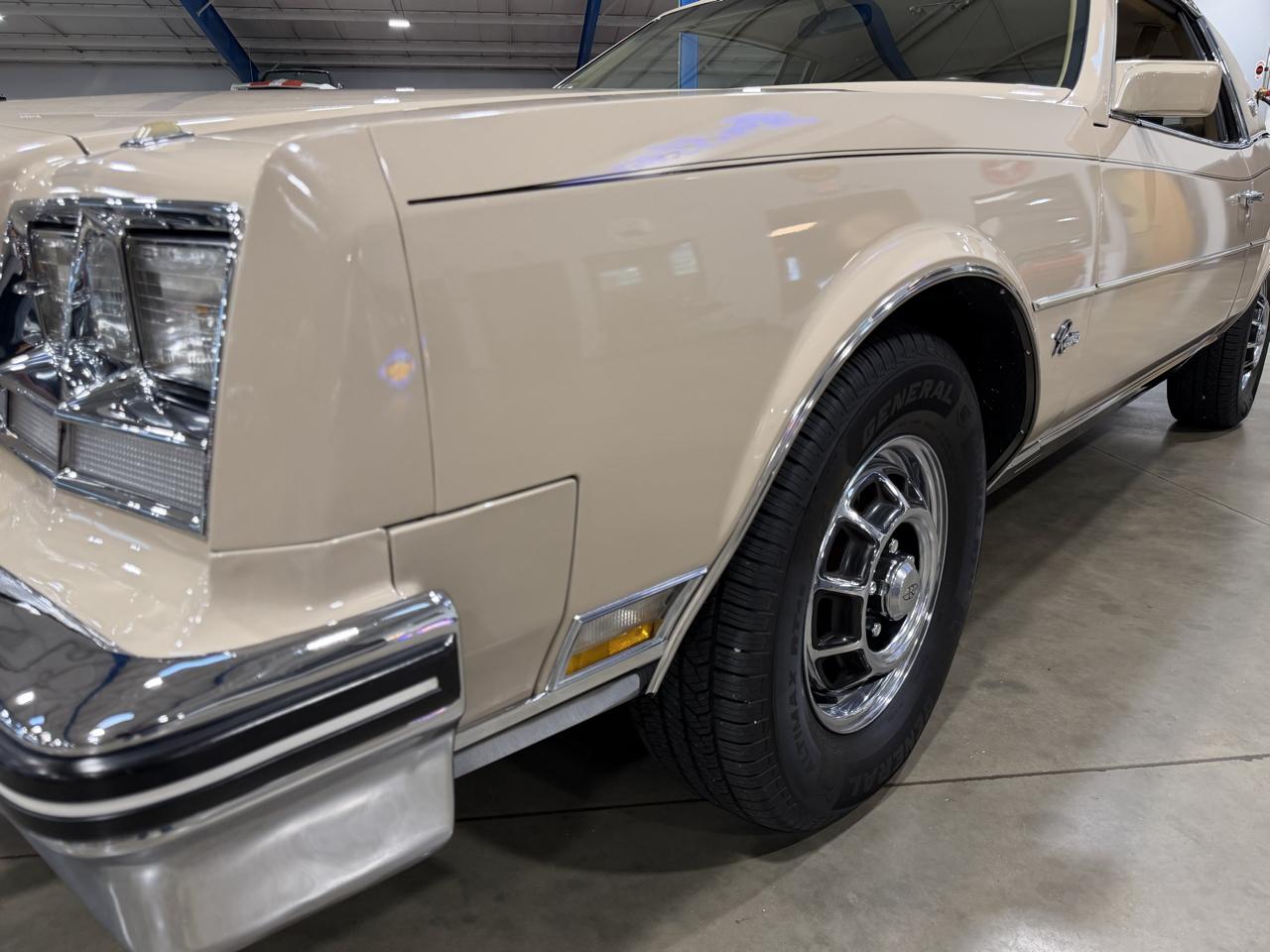 Buick Riviera  1985
