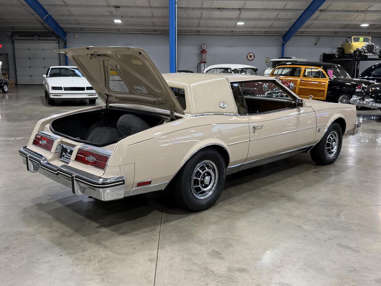 Buick Riviera  1985