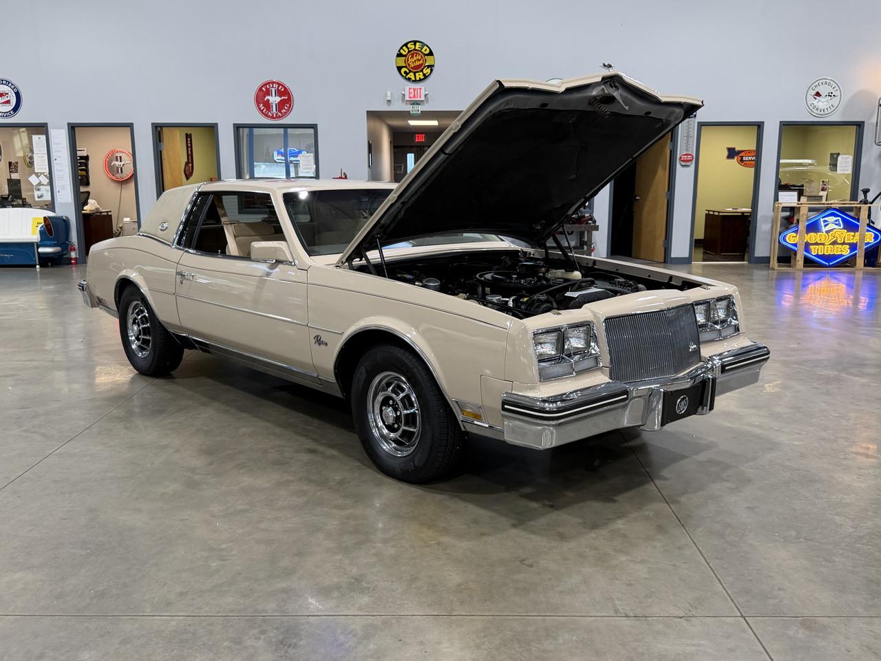 Buick Riviera  1985