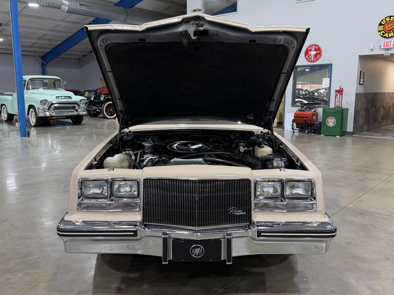 Buick Riviera  1985