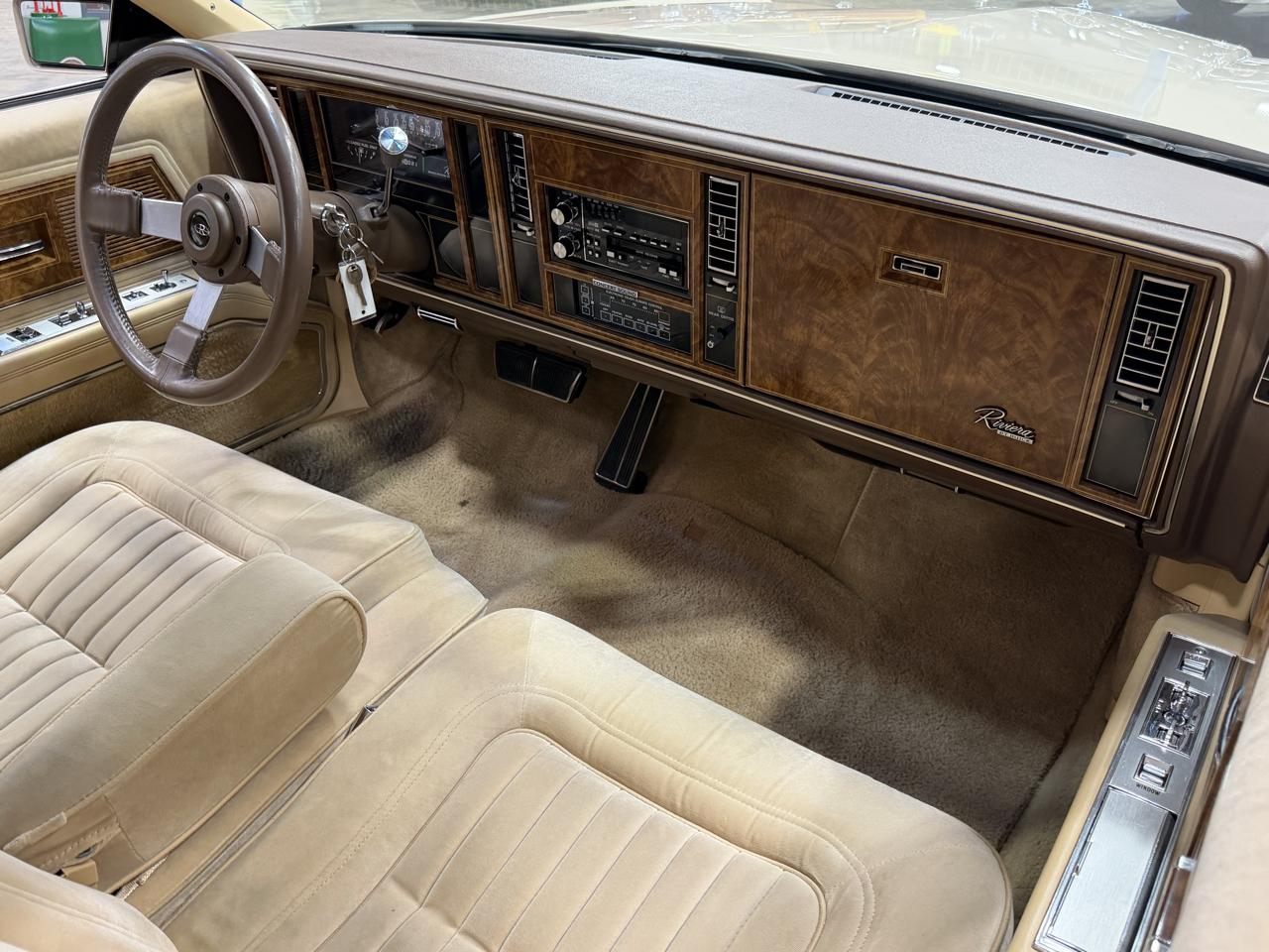 Buick Riviera  1985