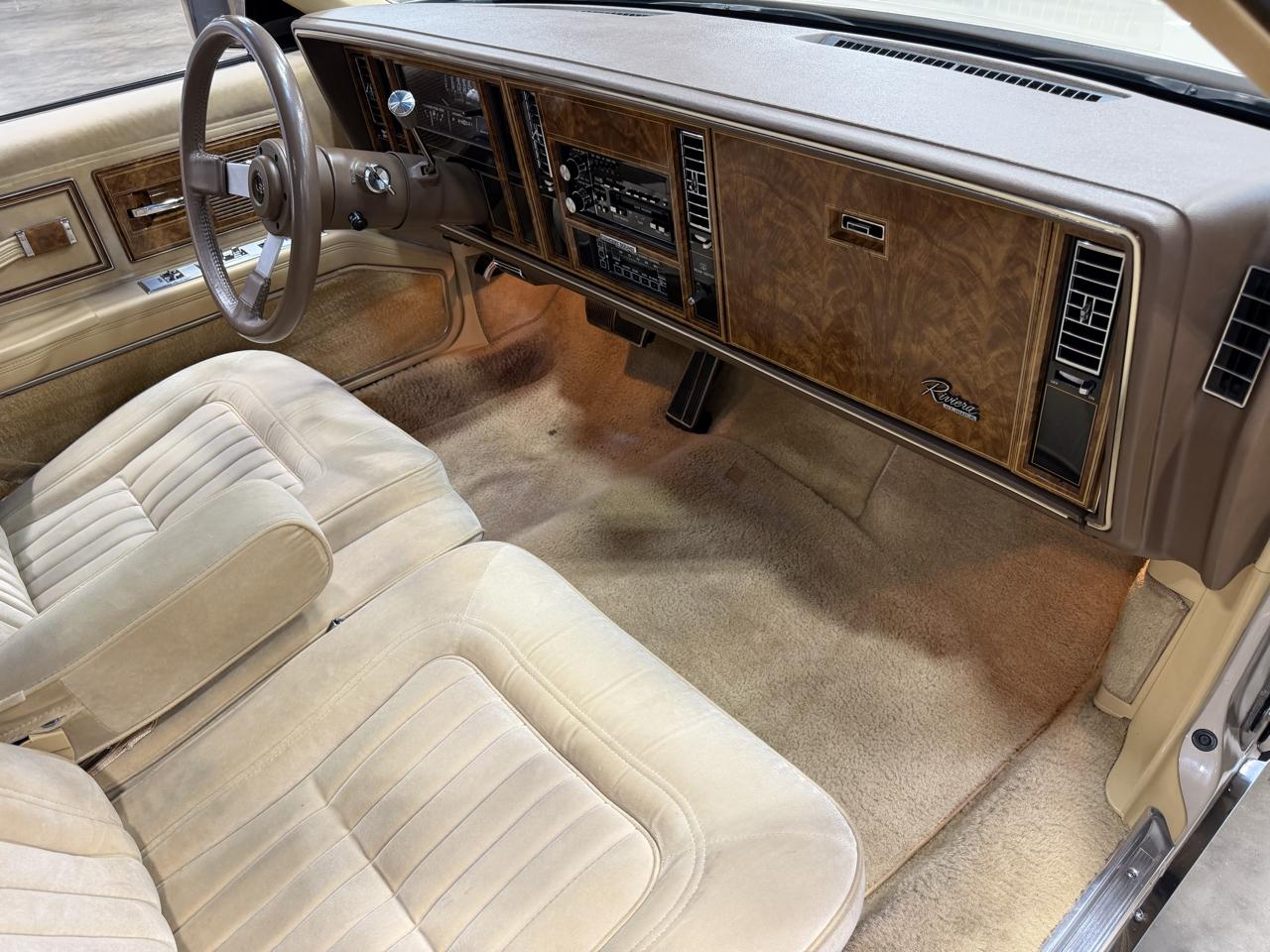Buick Riviera  1985