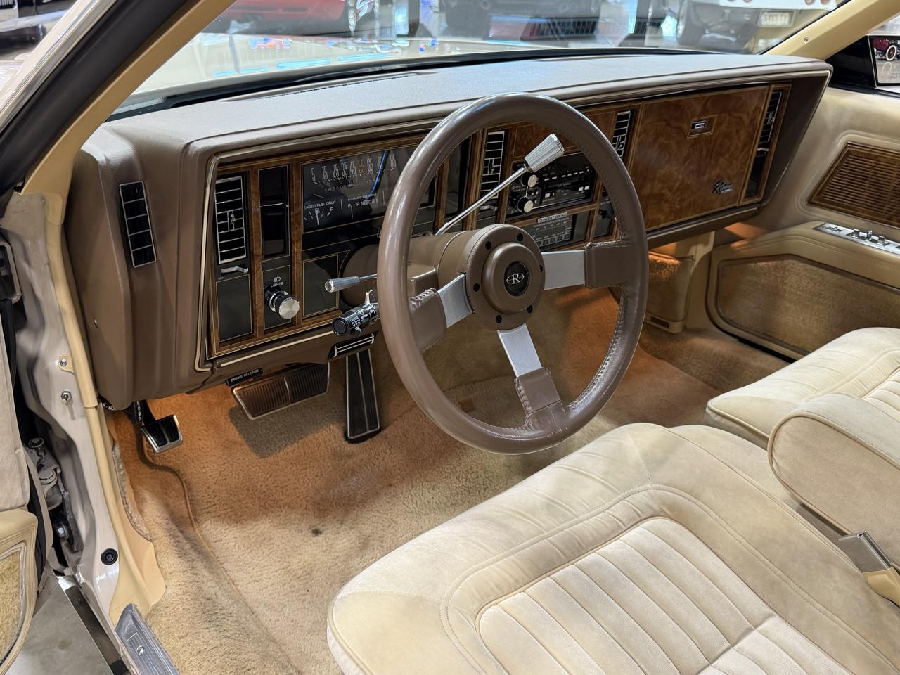 Buick Riviera  1985