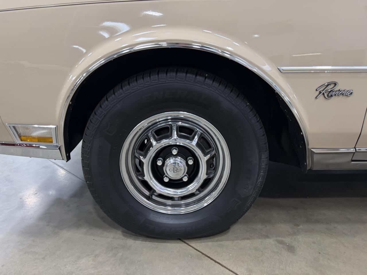 Buick Riviera  1985