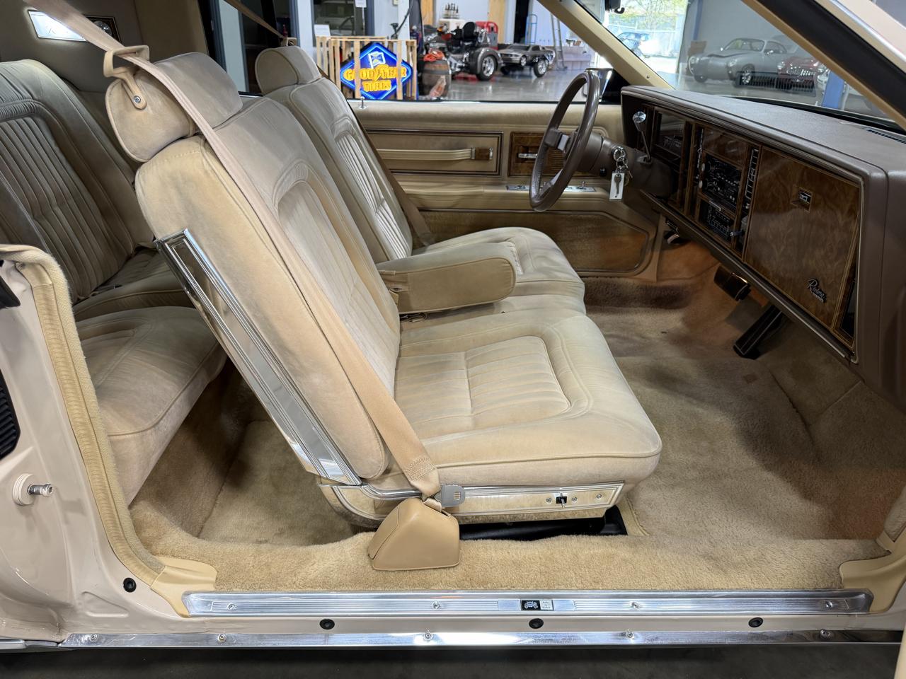 Buick Riviera  1985