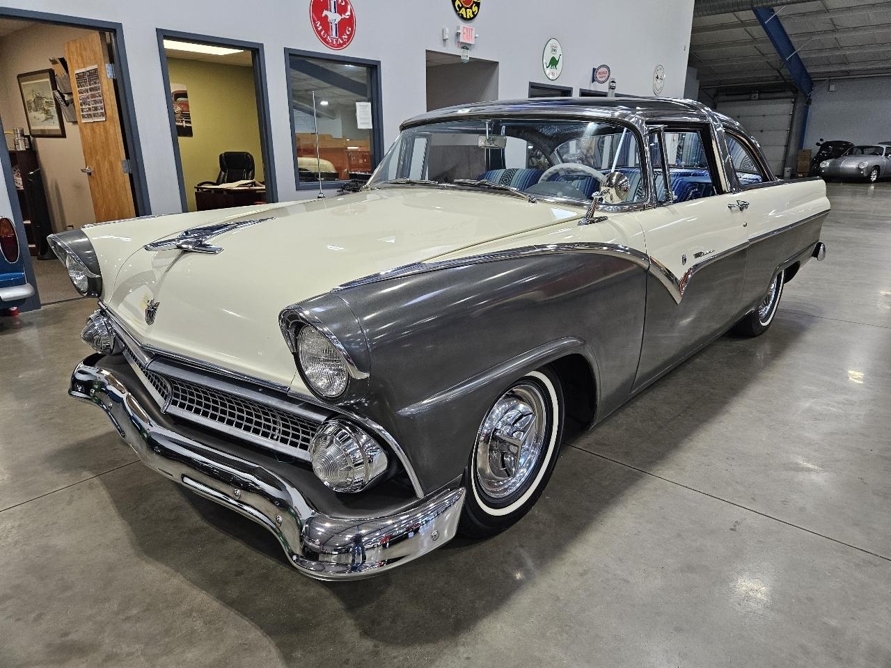Ford Fairlane  1955