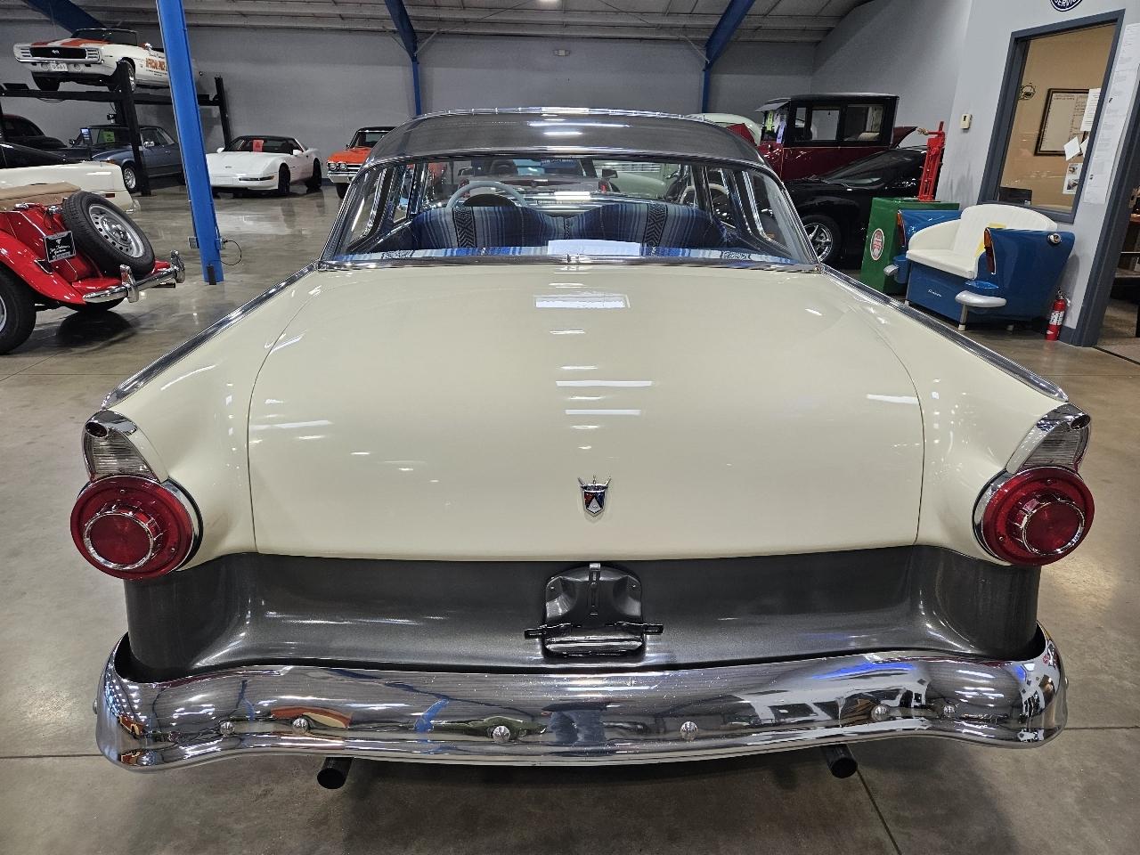 Ford Fairlane  1955