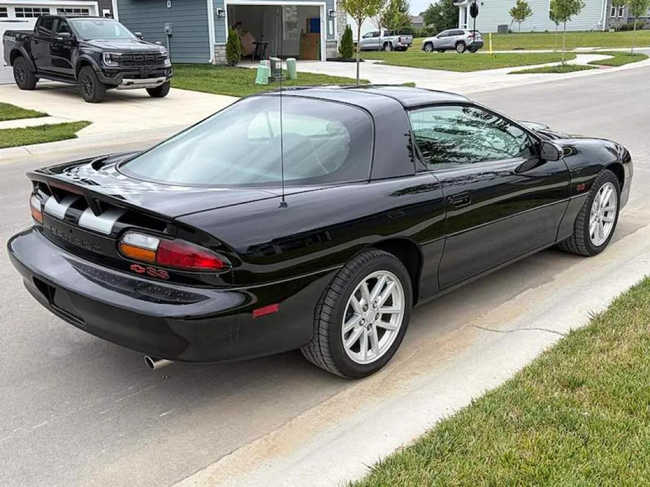 Chevrolet Camaro  2002