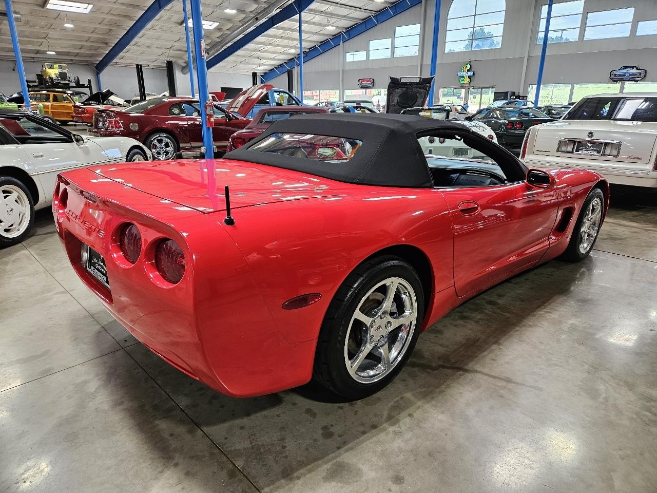 Chevrolet Corvette 2dr Convertible 2001
