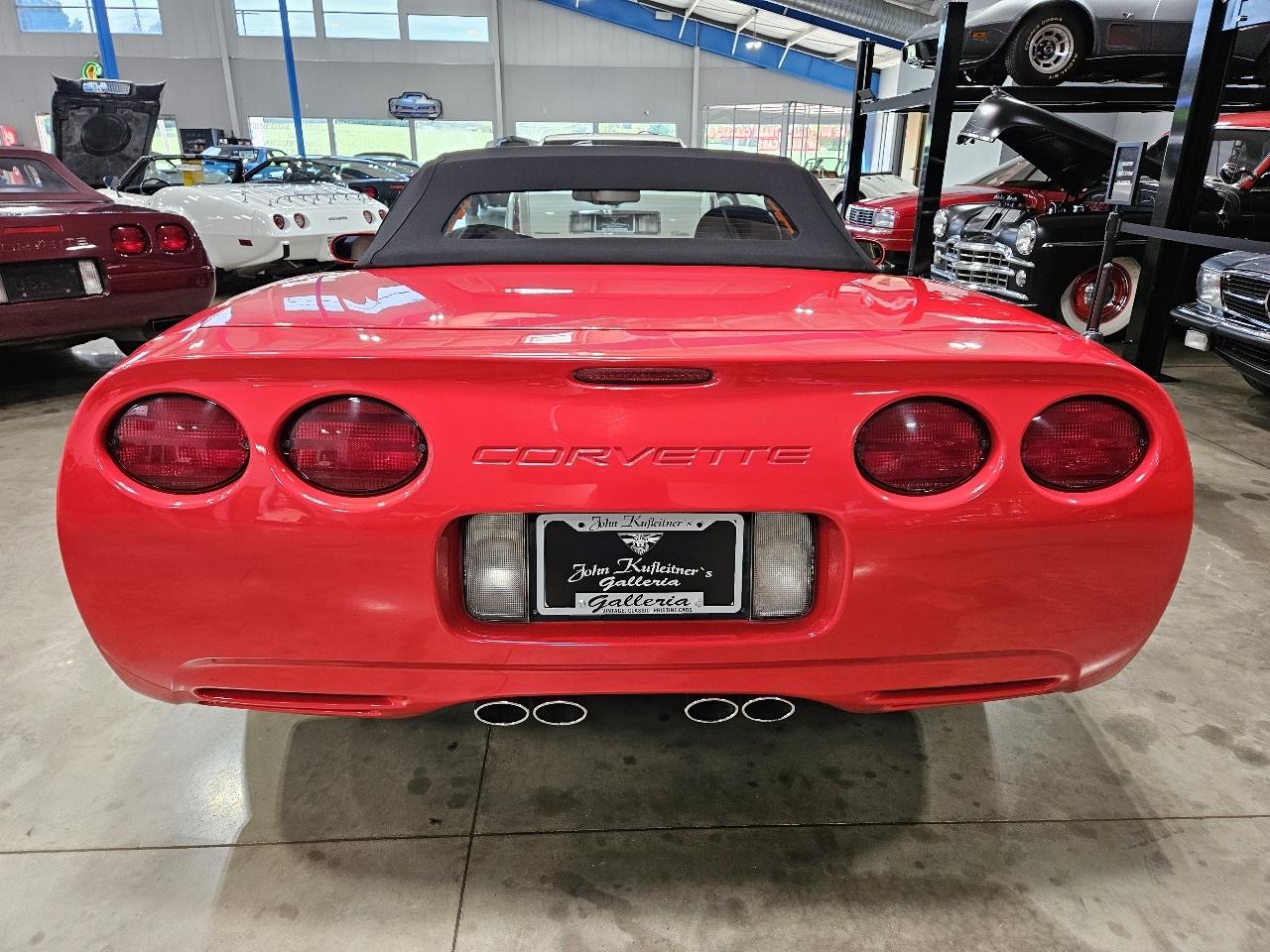 Chevrolet Corvette 2dr Convertible 2001