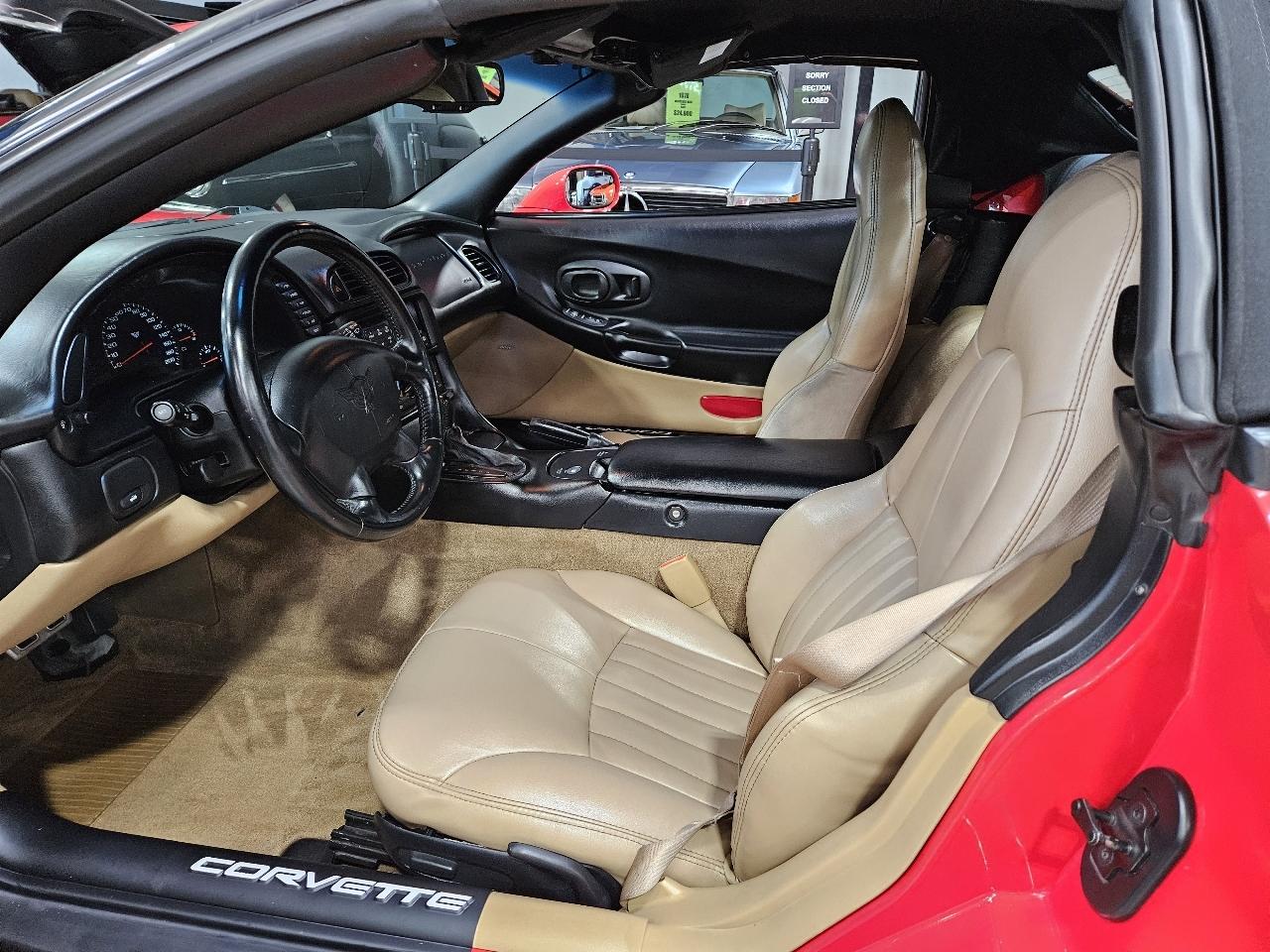 Chevrolet Corvette 2dr Convertible 2001