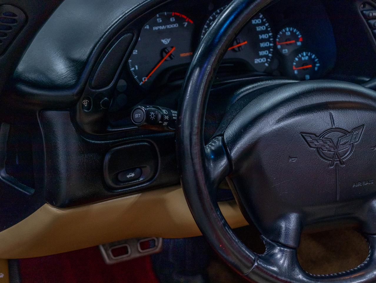 Chevrolet Corvette 2dr Convertible 2001