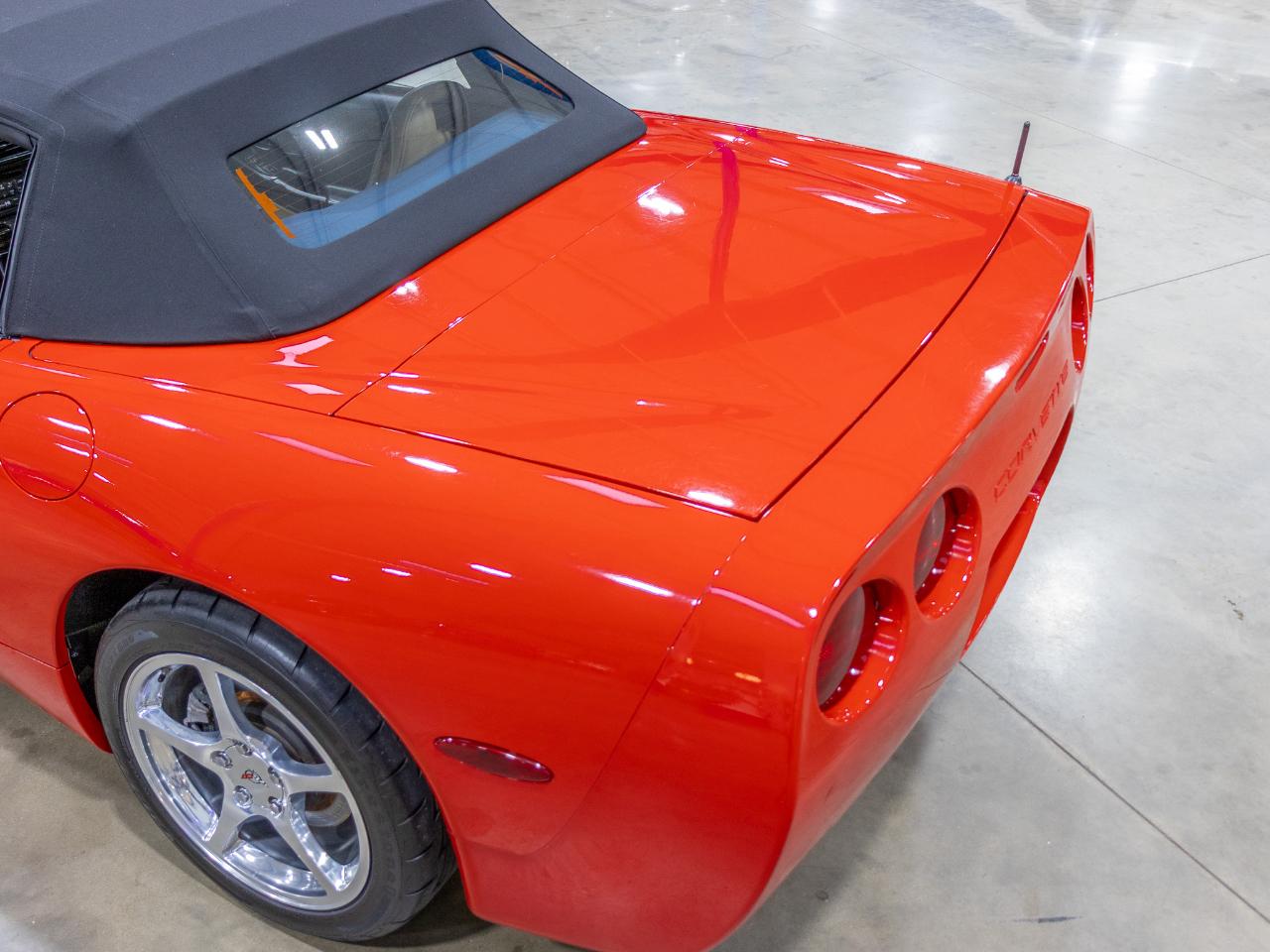 Chevrolet Corvette 2dr Convertible 2001