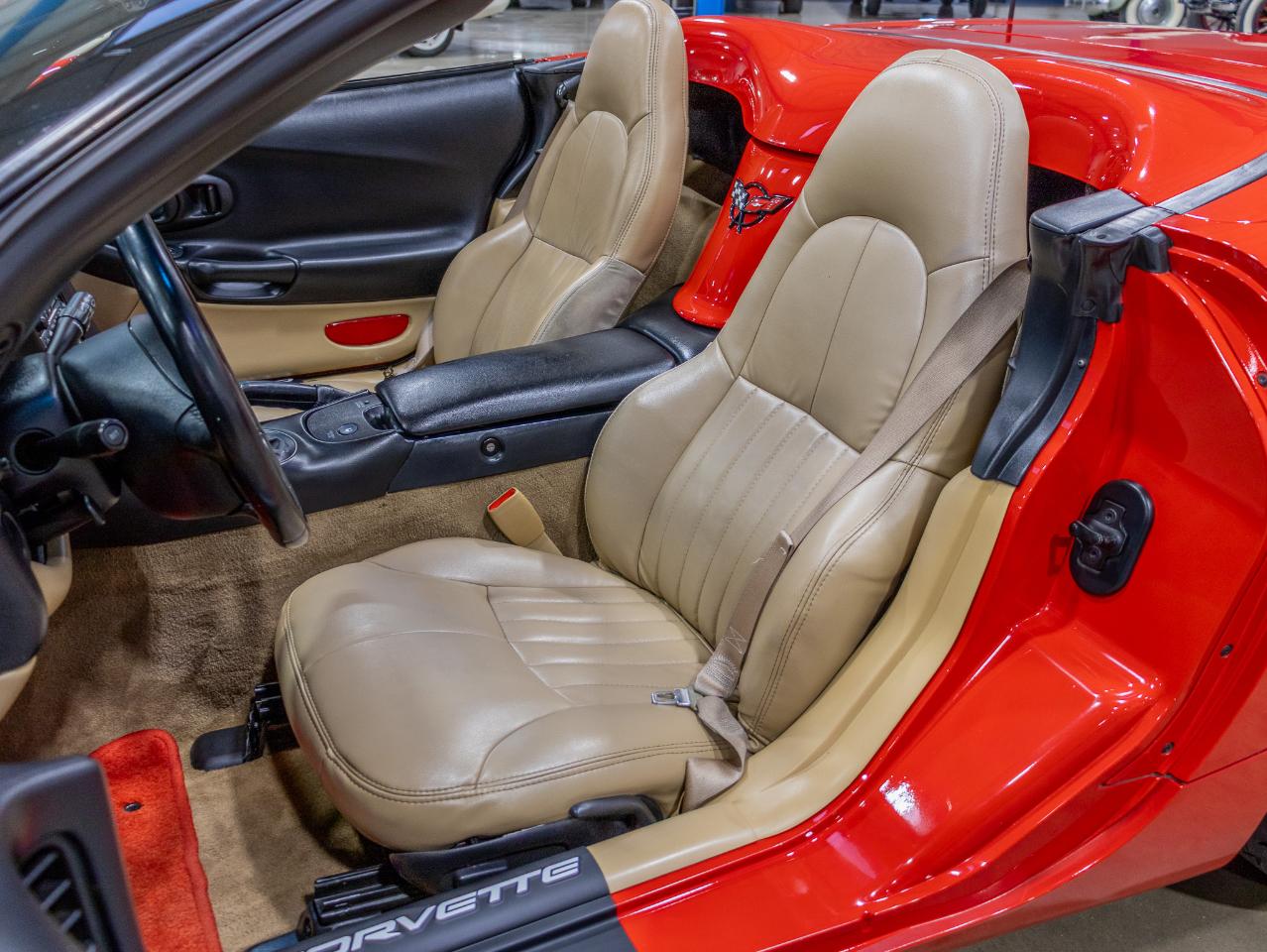 Chevrolet Corvette 2dr Convertible 2001