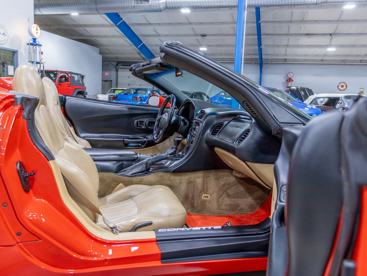 Chevrolet Corvette 2dr Convertible 2001