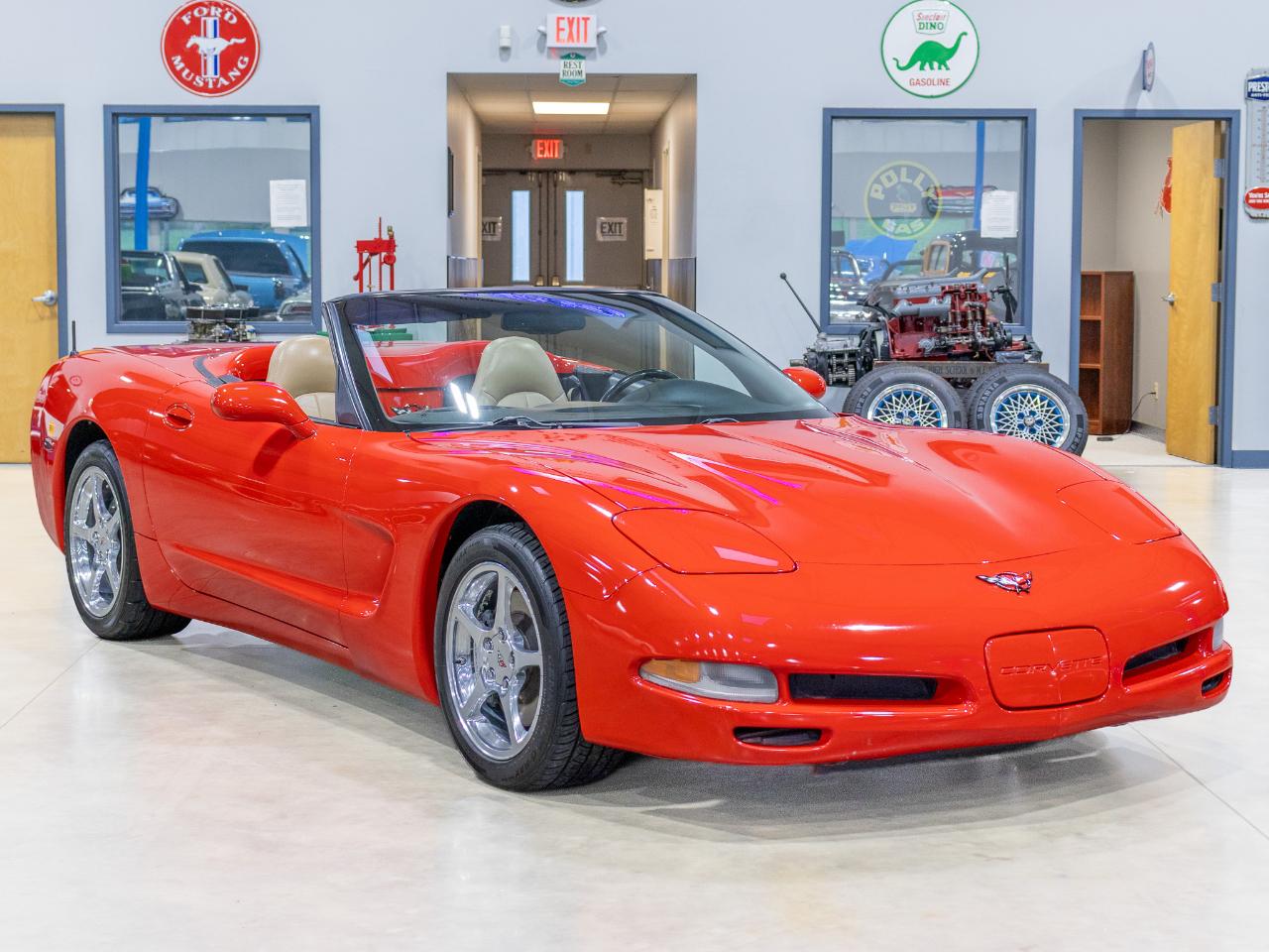 Chevrolet Corvette 2dr Convertible 2001