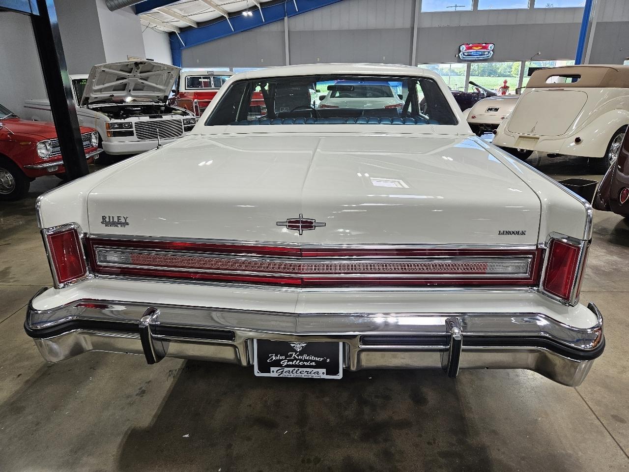 Lincoln Town Coupe  1977