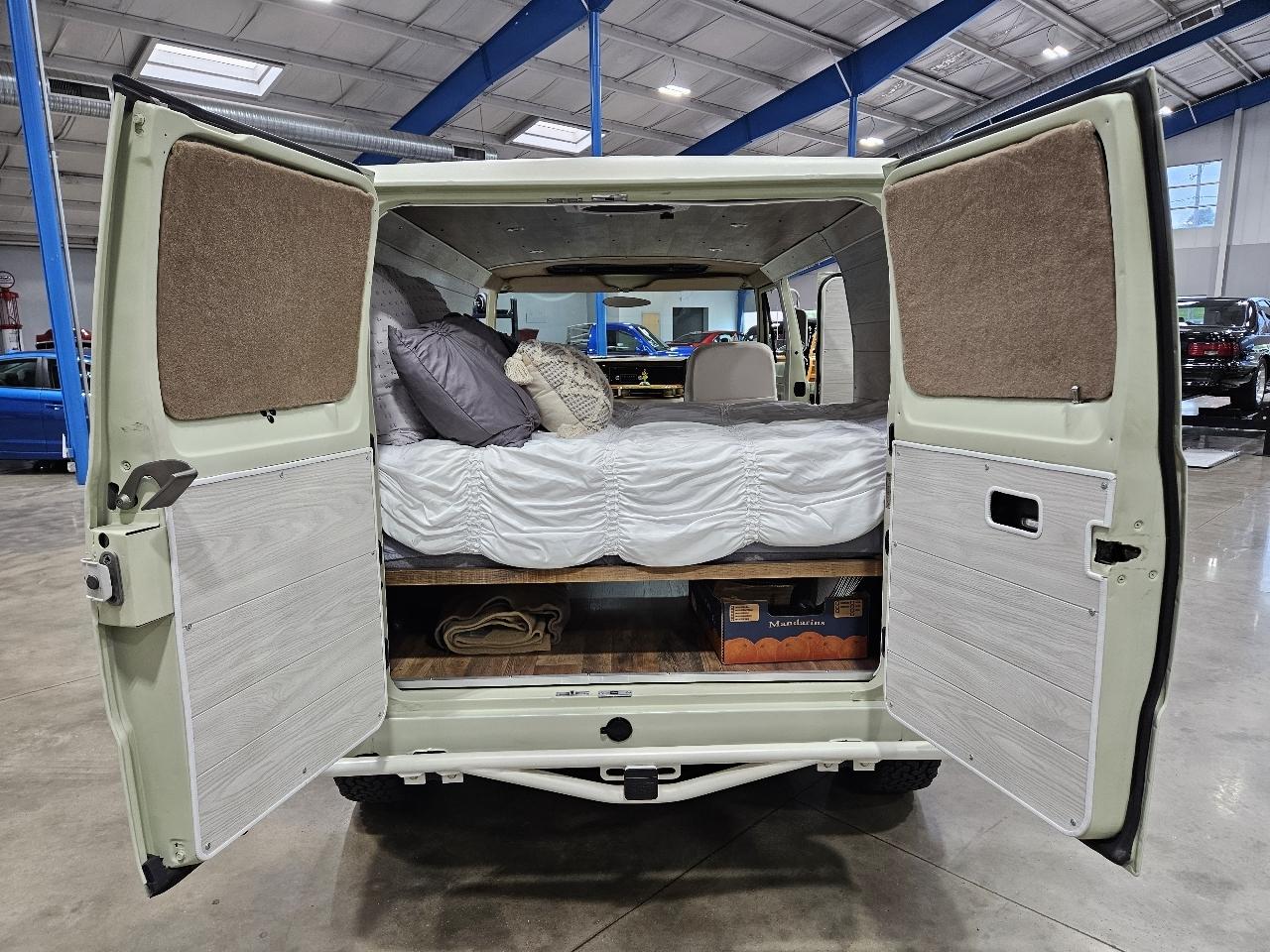 Ford E-Series Cargo  1974