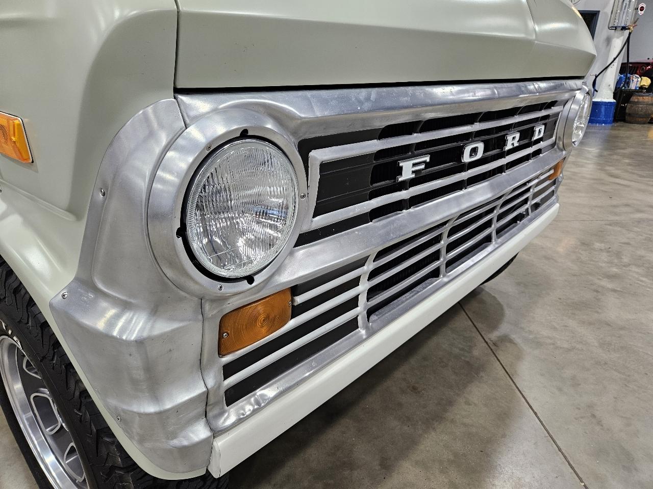 Ford E-Series Cargo  1974