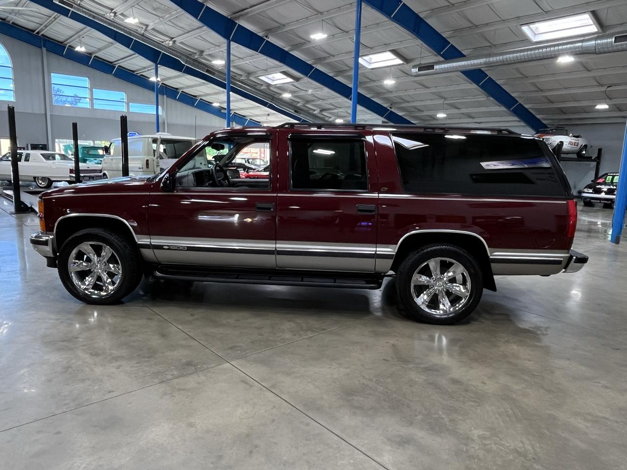 Chevrolet Suburban 1500 LT 1999