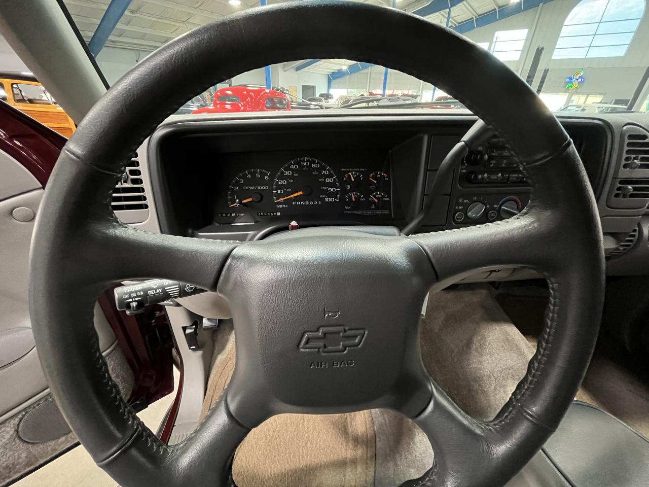Chevrolet Suburban 1500 LT 1999