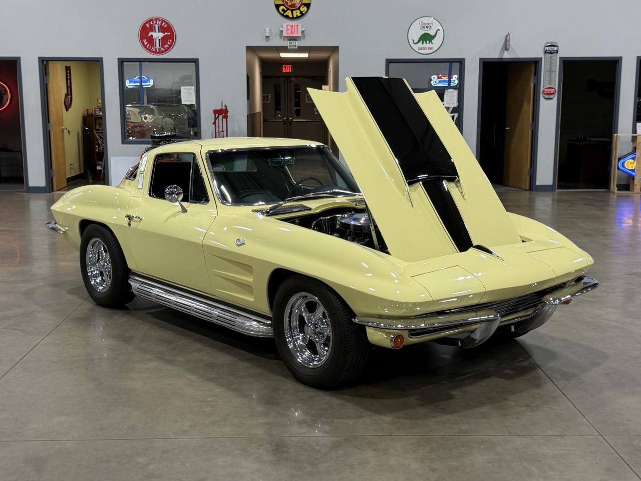 Chevrolet Corvette  1964