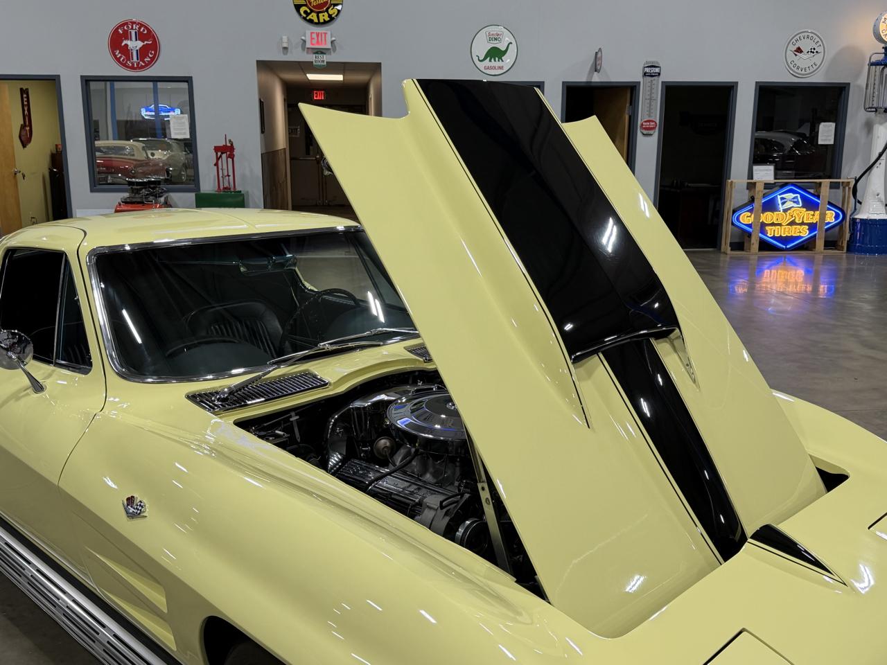 Chevrolet Corvette  1964
