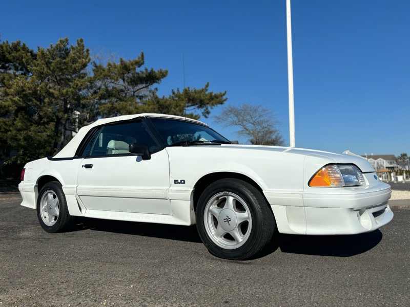 1992 Ford Mustang GT Convertible photo 2