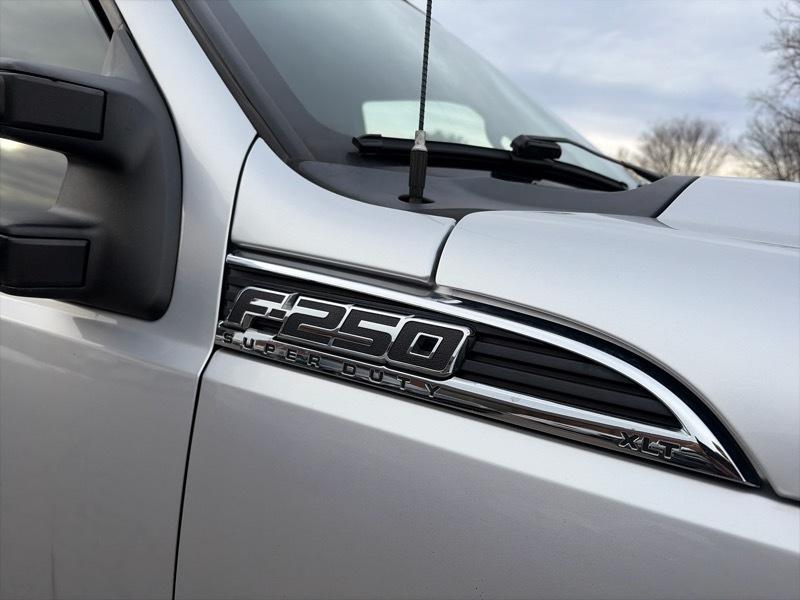 Ford F-250 SD XLT Crew Cab Long Bed 4WD 2016