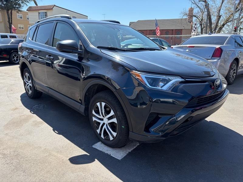 Toyota RAV4 LE AWD 2017