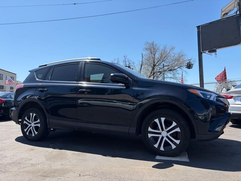 Toyota RAV4 LE AWD 2017
