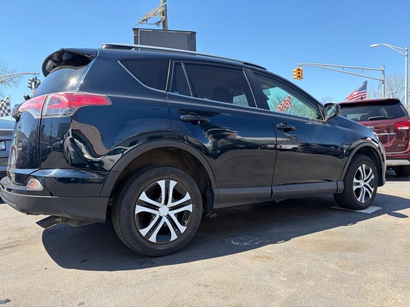 Toyota RAV4 LE AWD 2017