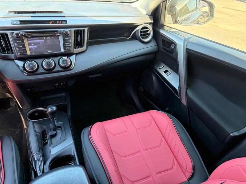 Toyota RAV4 LE AWD 2017