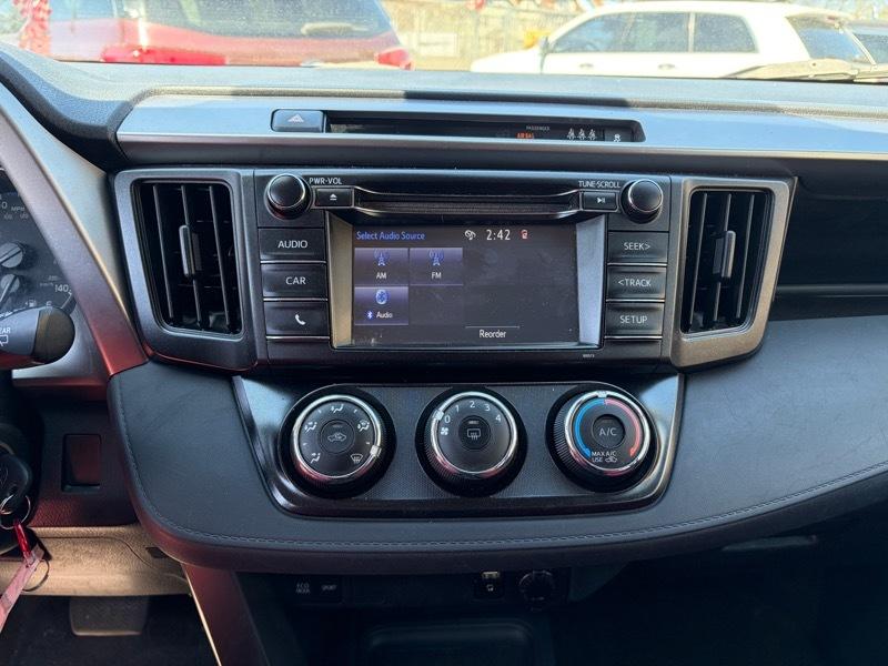 Toyota RAV4 LE AWD 2017