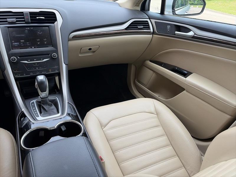 Ford Fusion Hybrid SE 2014