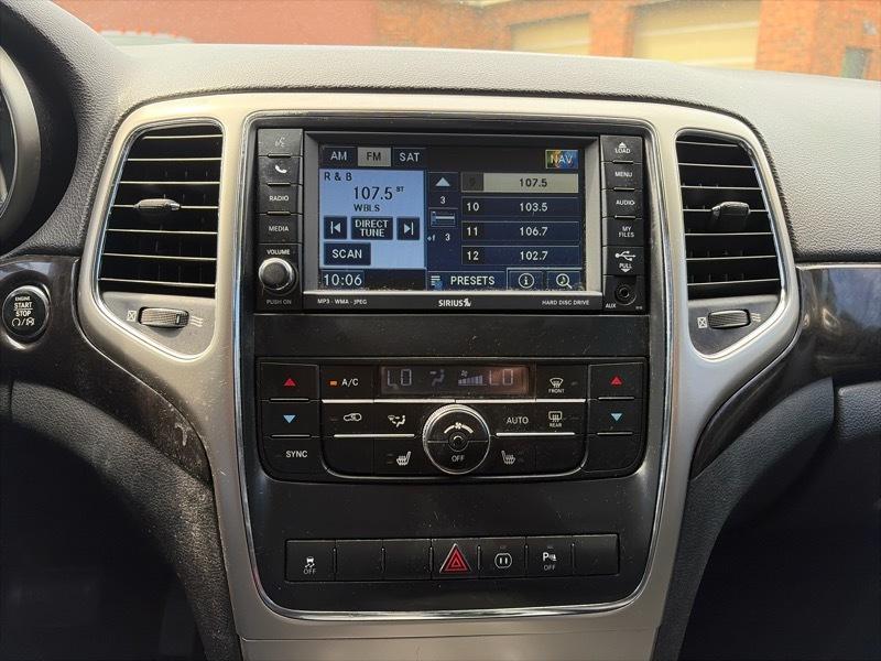 Jeep Grand Cherokee Laredo 4WD 2011