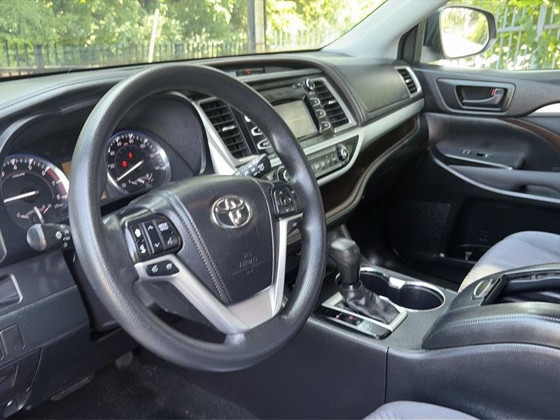 Toyota Highlander LE FWD I4 2014